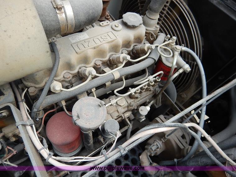 image for item K1656 2001 Elgin SC8000 street sweeper