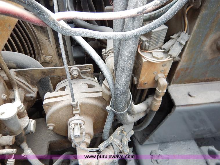 image for item K1656 2001 Elgin SC8000 street sweeper