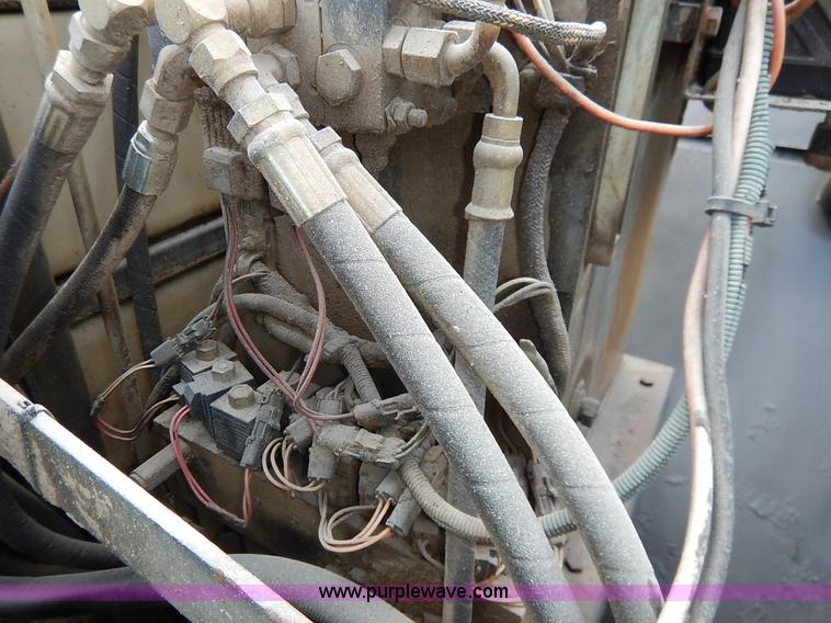 image for item K1656 2001 Elgin SC8000 street sweeper