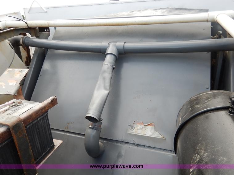 image for item K1656 2001 Elgin SC8000 street sweeper