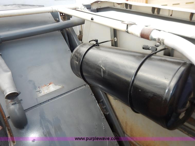 image for item K1656 2001 Elgin SC8000 street sweeper