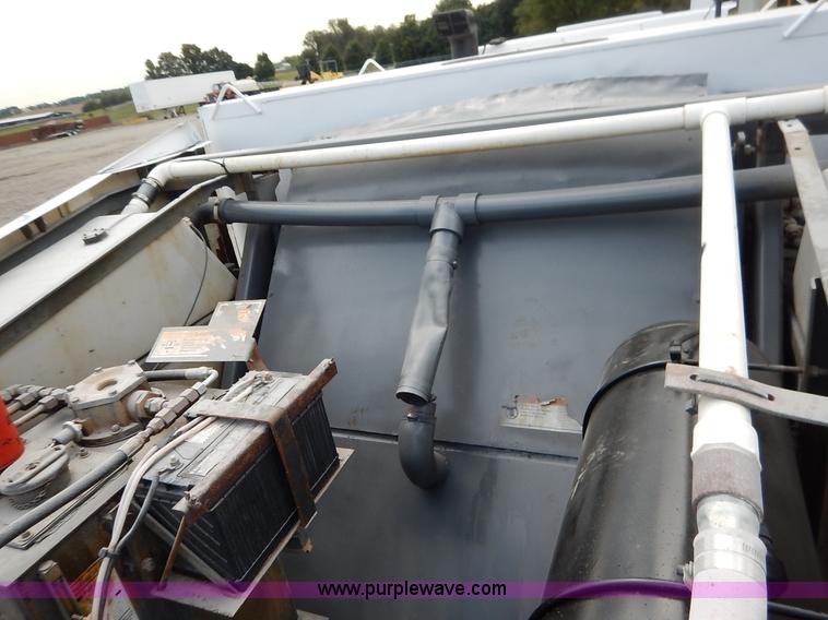 image for item K1656 2001 Elgin SC8000 street sweeper