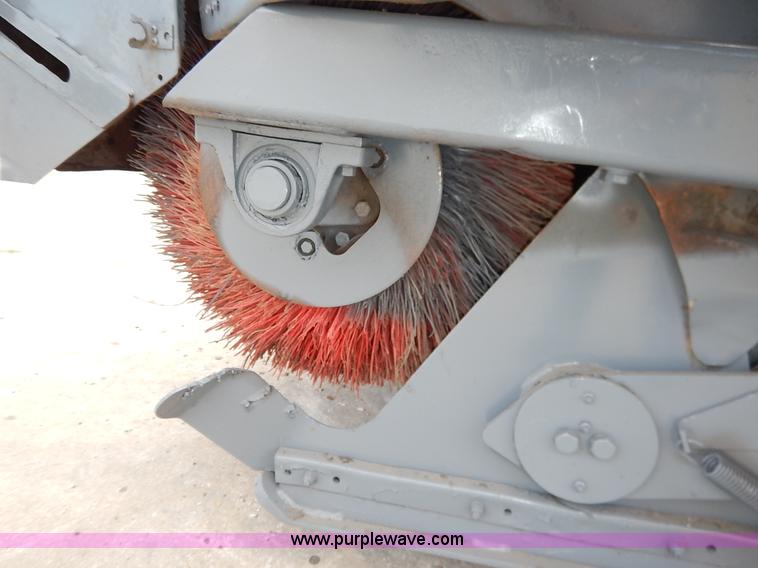 image for item K1656 2001 Elgin SC8000 street sweeper