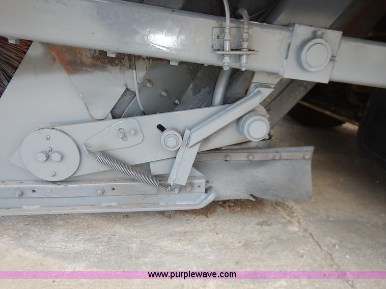 image for item K1656 2001 Elgin SC8000 street sweeper