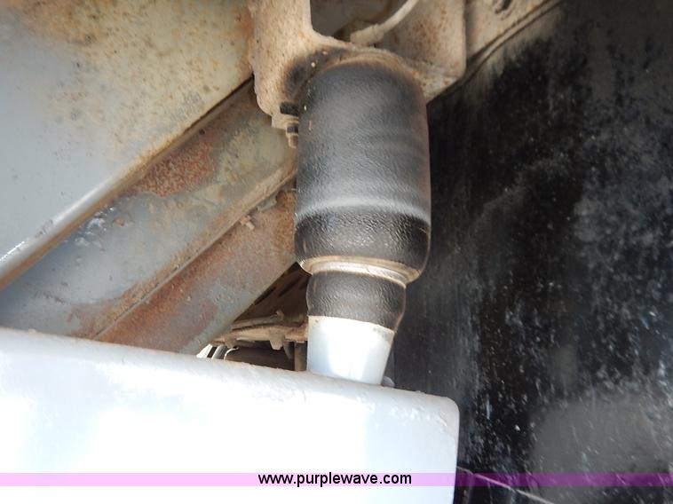 image for item K1656 2001 Elgin SC8000 street sweeper