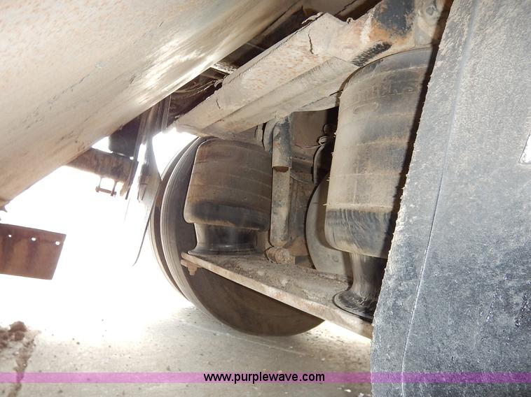 image for item K1656 2001 Elgin SC8000 street sweeper