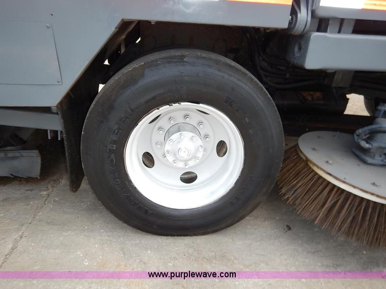 image for item K1656 2001 Elgin SC8000 street sweeper