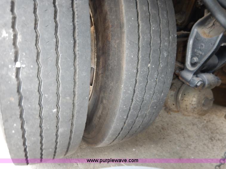 image for item K1656 2001 Elgin SC8000 street sweeper