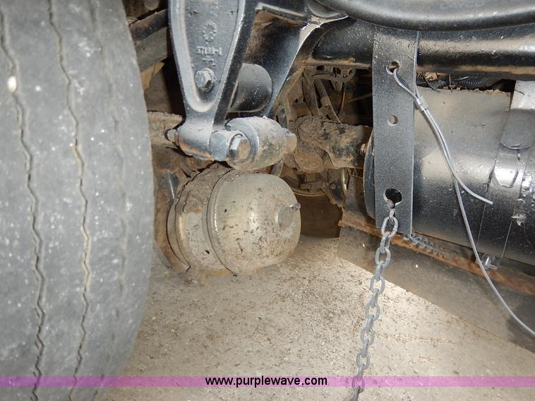 image for item K1656 2001 Elgin SC8000 street sweeper