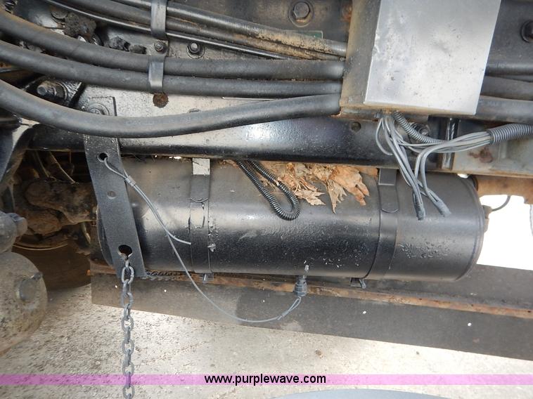 image for item K1656 2001 Elgin SC8000 street sweeper