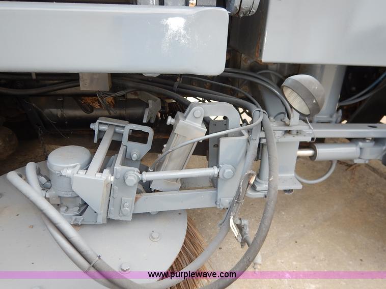 image for item K1656 2001 Elgin SC8000 street sweeper