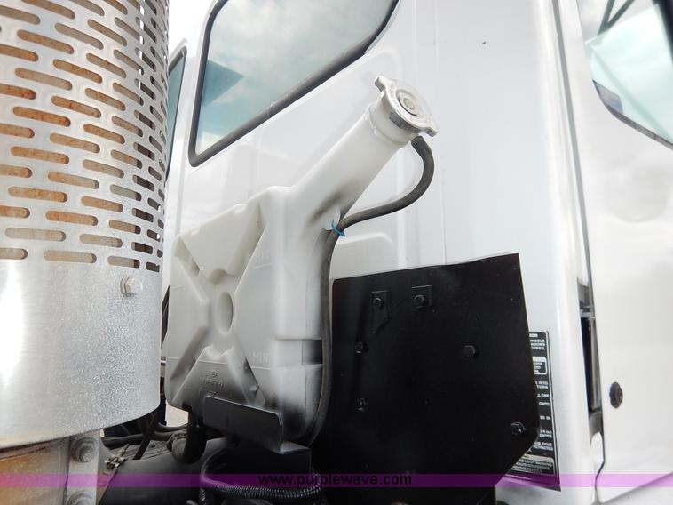 image for item K1656 2001 Elgin SC8000 street sweeper