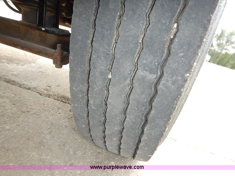 image for item K1656 2001 Elgin SC8000 street sweeper