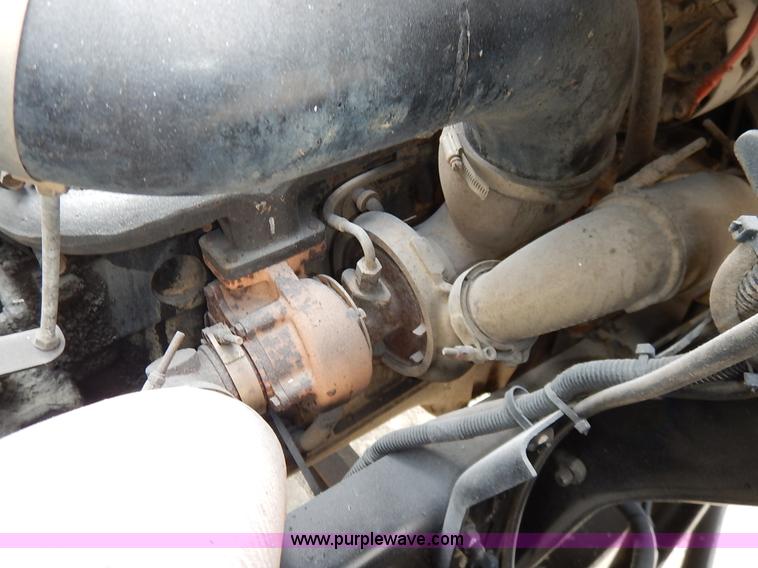 image for item K1656 2001 Elgin SC8000 street sweeper