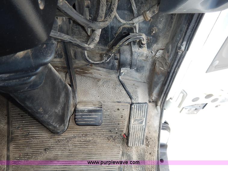 image for item K1656 2001 Elgin SC8000 street sweeper