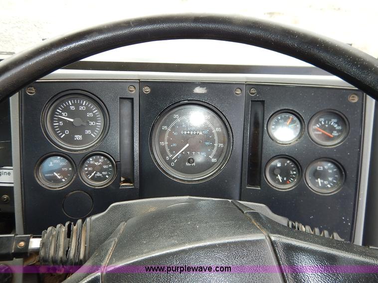 image for item K1656 2001 Elgin SC8000 street sweeper