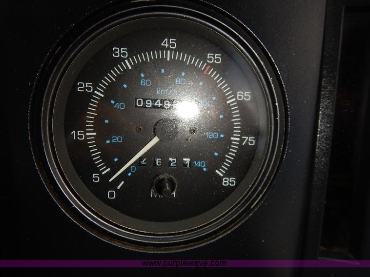 image for item K1656 2001 Elgin SC8000 street sweeper