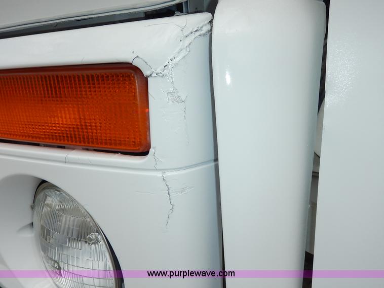 image for item K1656 2001 Elgin SC8000 street sweeper