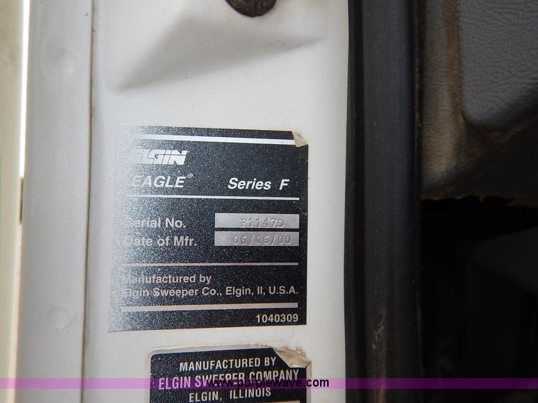 image for item K1656 2001 Elgin SC8000 street sweeper