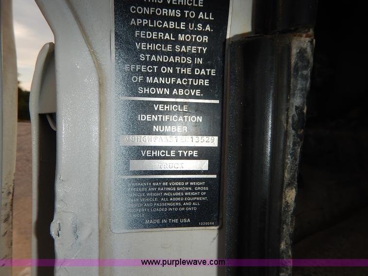 image for item K1656 2001 Elgin SC8000 street sweeper