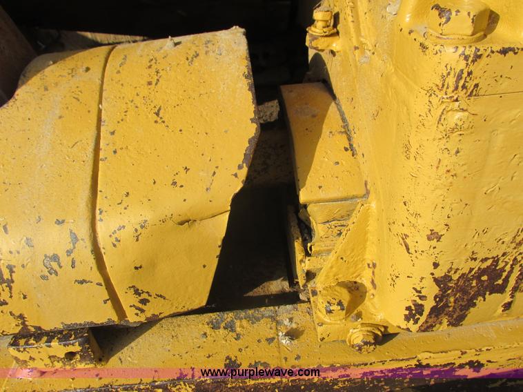 image for item K6633 1972 Caterpillar D7F dozer