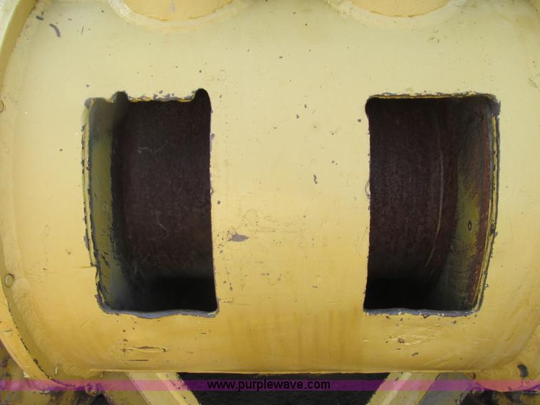 image for item K6633 1972 Caterpillar D7F dozer