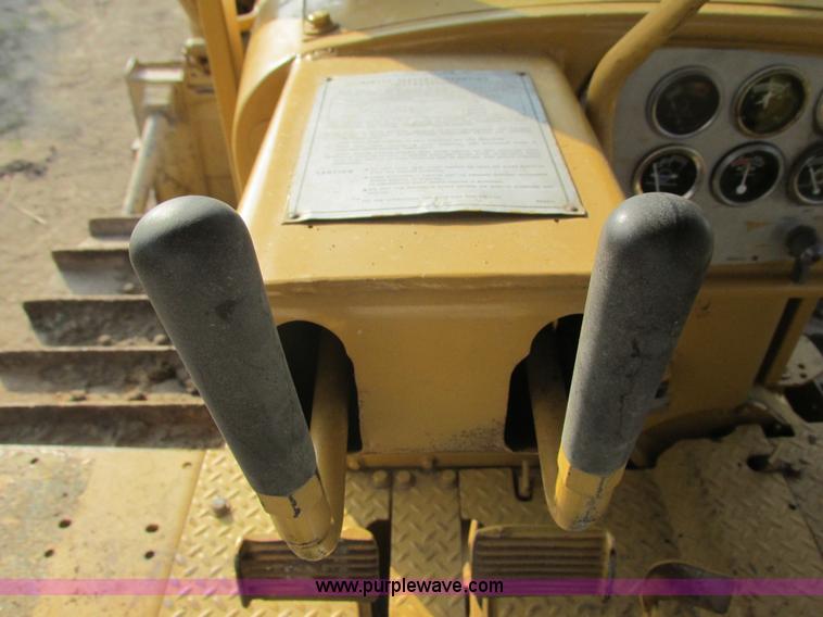 image for item K6633 1972 Caterpillar D7F dozer