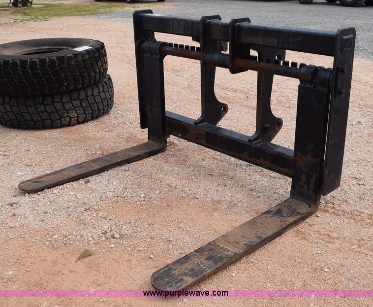 Caterpillar wheel loader fork attachment in Mooreland, OK Item L5982