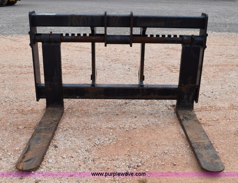 image for item L5982 Caterpillar wheel loader fork attachment
