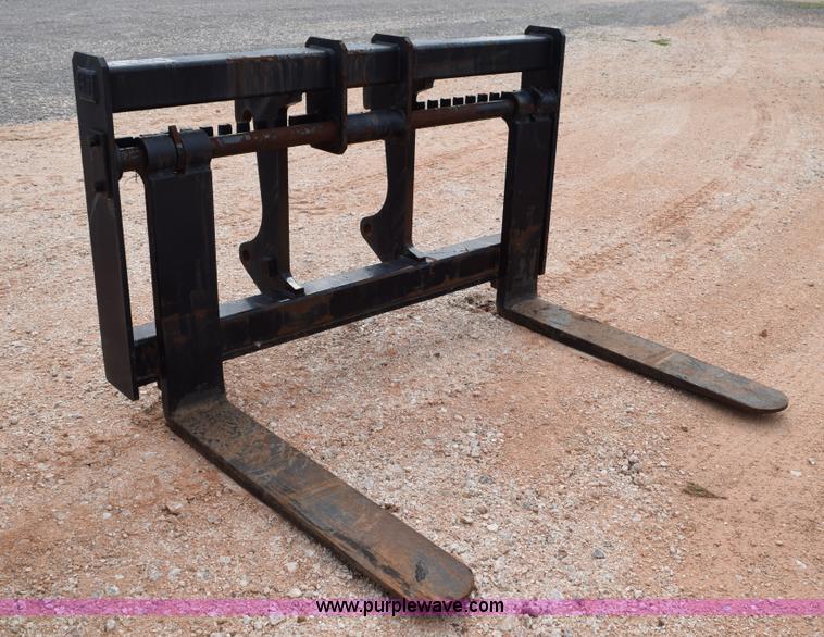 image for item L5982 Caterpillar wheel loader fork attachment