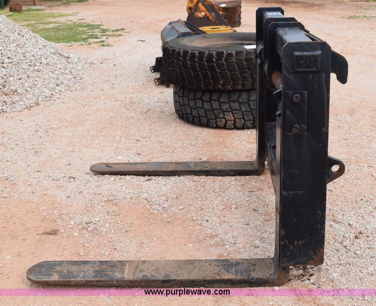 image for item L5982 Caterpillar wheel loader fork attachment