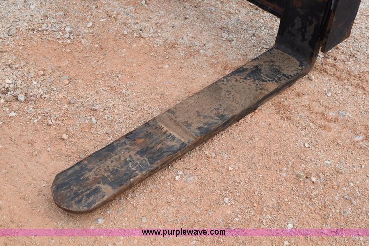 image for item L5982 Caterpillar wheel loader fork attachment