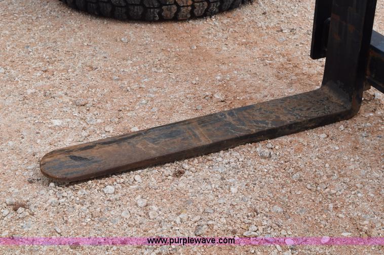 image for item L5982 Caterpillar wheel loader fork attachment