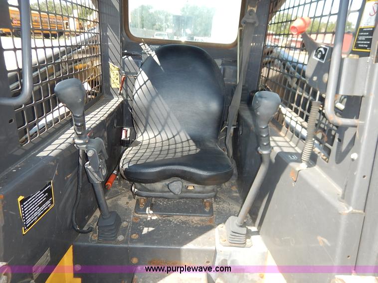 image for item L6288 2002 New Holland LS170 skid steer