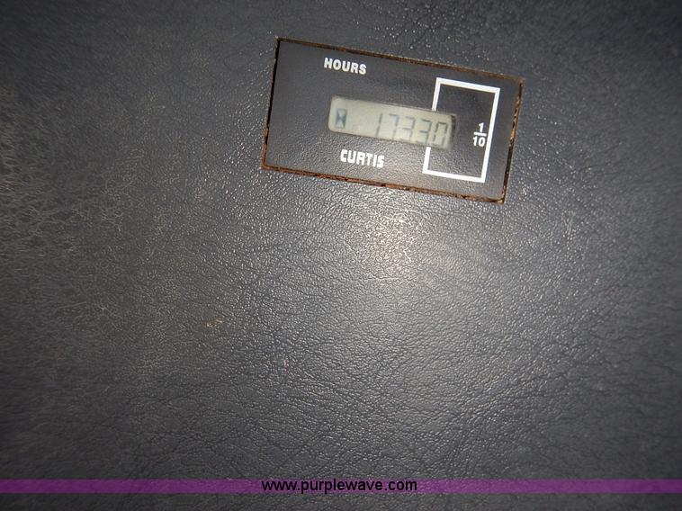 image for item L6298 2012 Hyundai Robex 140LC-9 excavator