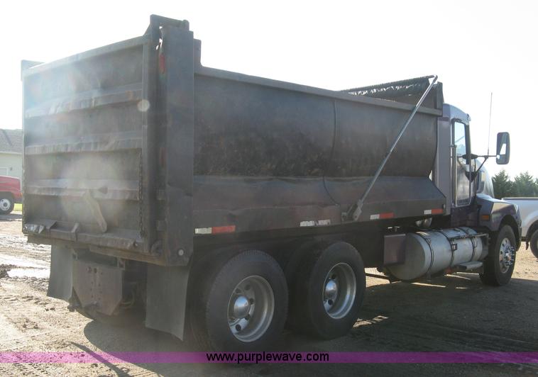 image for item L6311 1995 Kenworth T600 dump truck