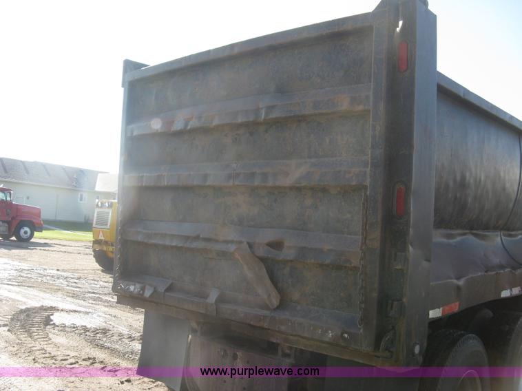 image for item L6311 1995 Kenworth T600 dump truck