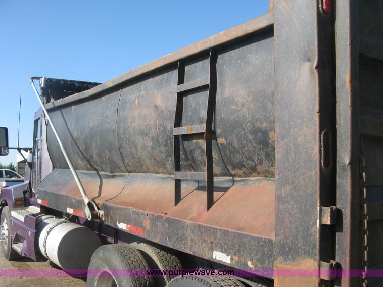 image for item L6311 1995 Kenworth T600 dump truck