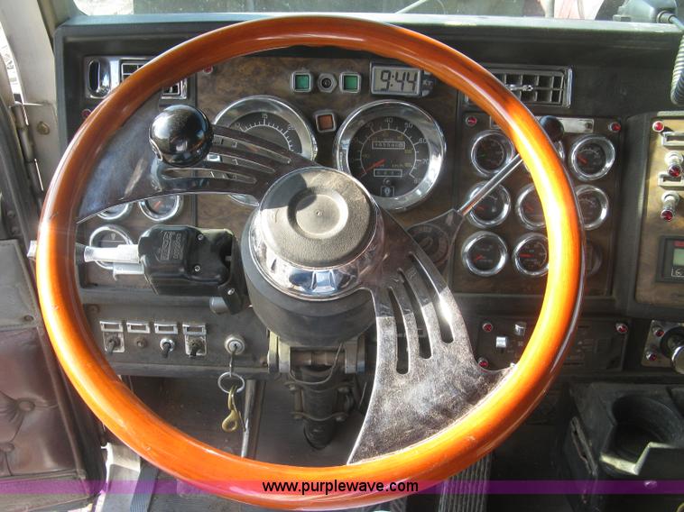 image for item L6311 1995 Kenworth T600 dump truck