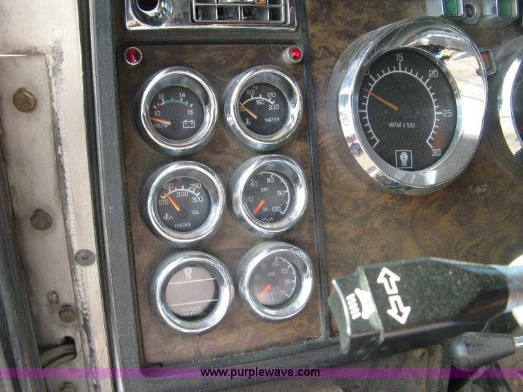 image for item L6311 1995 Kenworth T600 dump truck