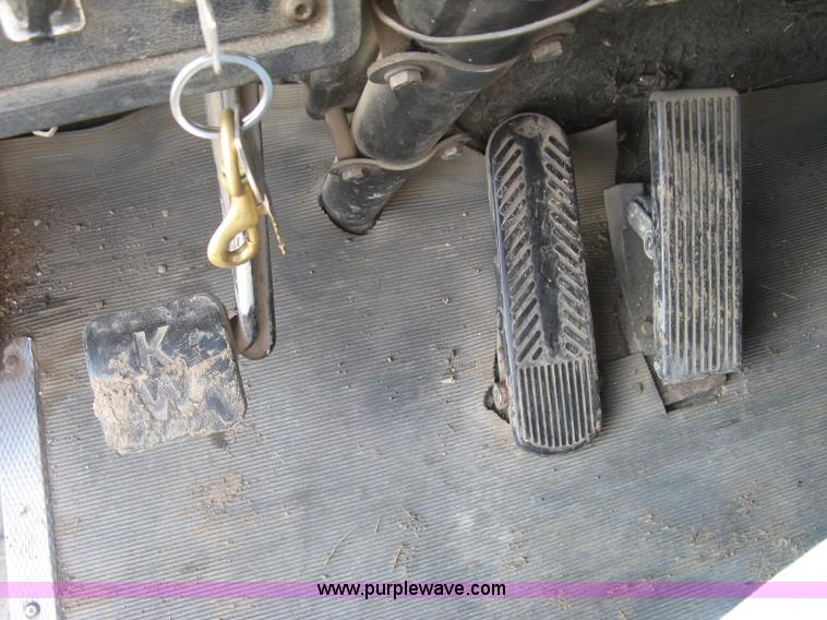 image for item L6311 1995 Kenworth T600 dump truck