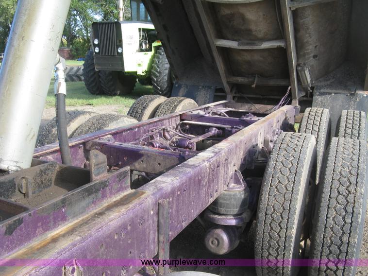 image for item L6311 1995 Kenworth T600 dump truck