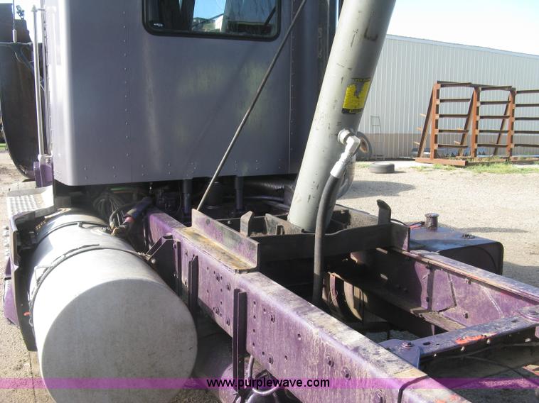 image for item L6311 1995 Kenworth T600 dump truck