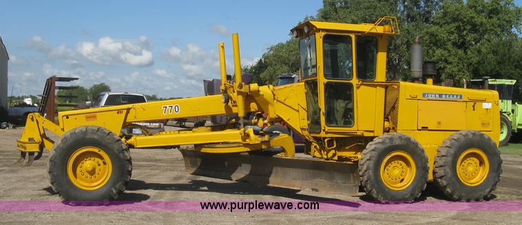image for item L6313 1979 John Deere 770 motor grader