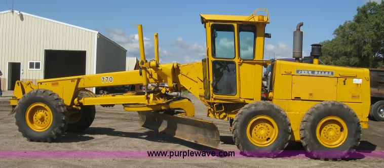 image for item L6313 1979 John Deere 770 motor grader