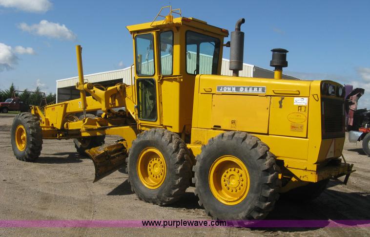 image for item L6313 1979 John Deere 770 motor grader