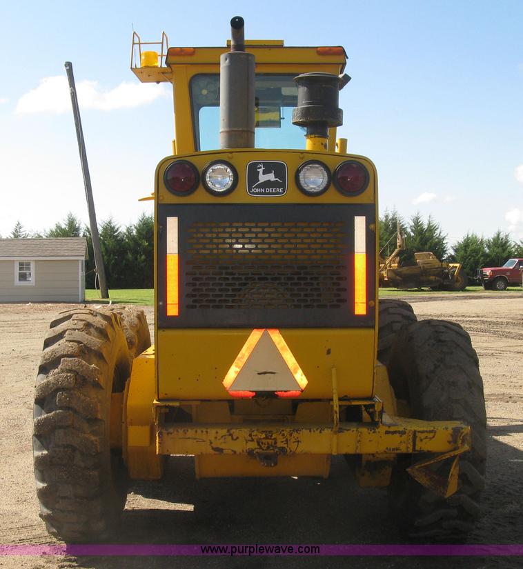 image for item L6313 1979 John Deere 770 motor grader