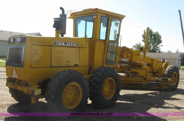 image for item L6313 1979 John Deere 770 motor grader