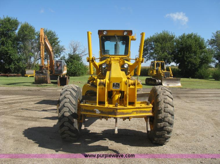 image for item L6313 1979 John Deere 770 motor grader
