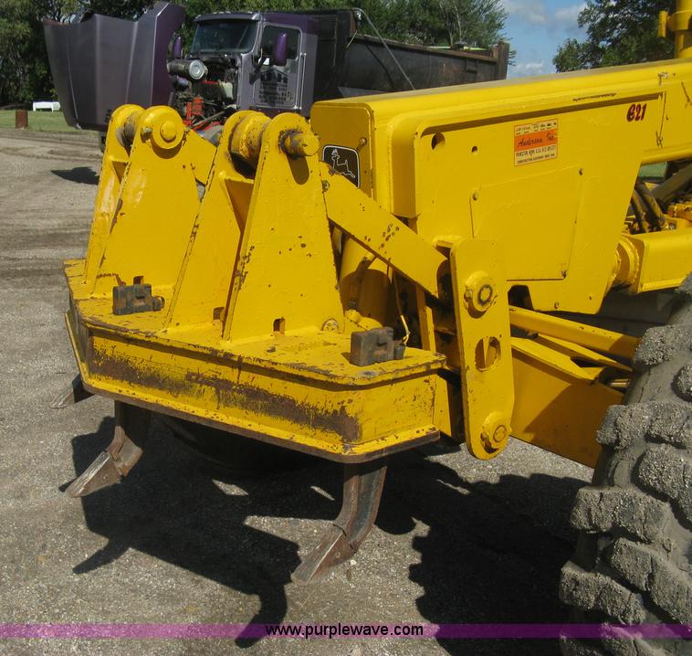 image for item L6313 1979 John Deere 770 motor grader